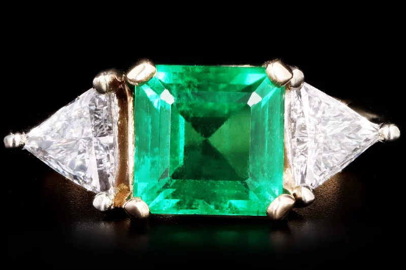 Modern 18K Yellow Gold 2.65 Carat Natural No Oil Zambian Emerald & Trillion Cut Diamond Ring